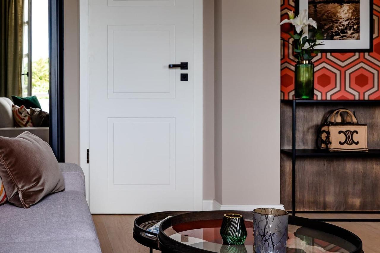 Living Lorens No 6 Apartment